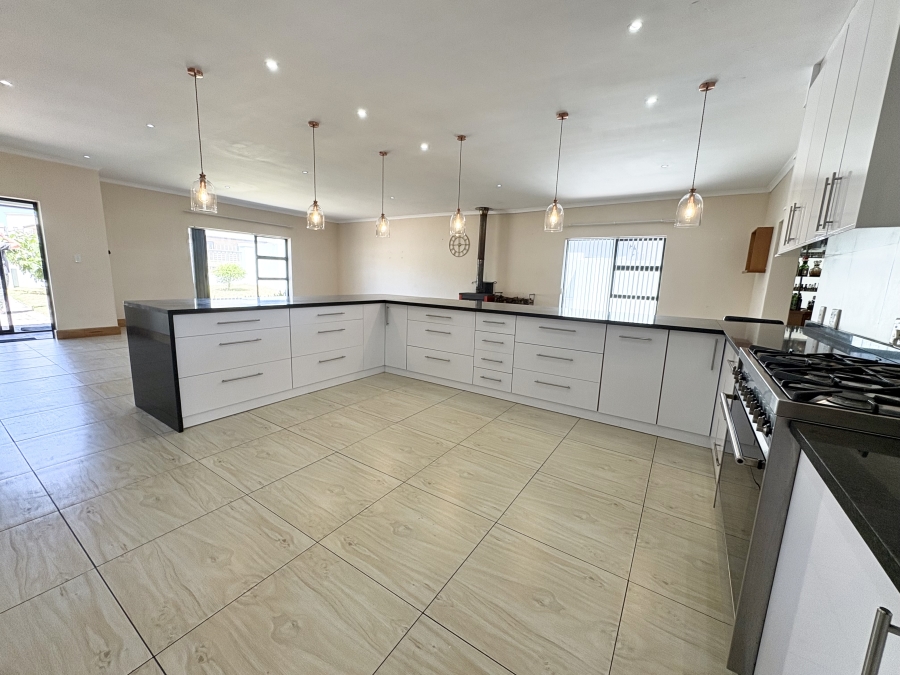 4 Bedroom Property for Sale in Pearl Bay Western Cape